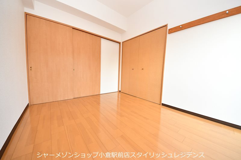 中津口センタービルの寝室