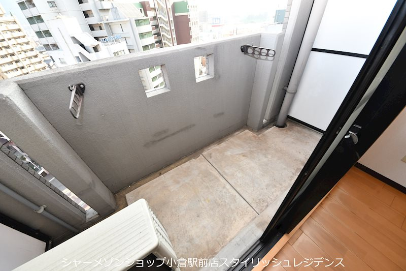 中津口センタービルのバルコニー