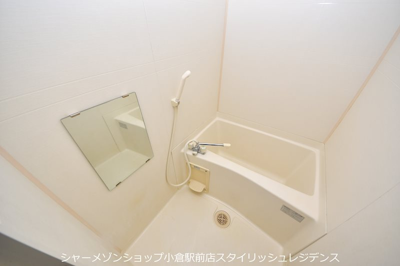 中津口センタービルの浴室