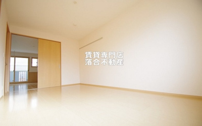 【寝室】 | FLORAⅢ | 開放感のあるお部屋