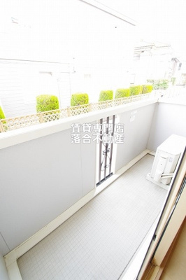 【バルコニー】 | FLORAⅢ | 南東向きの広々としたバルコニー◎