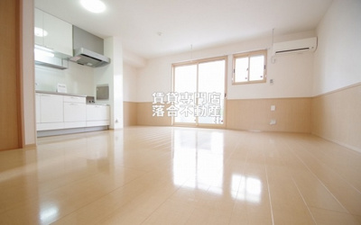 【居間・リビング】 | FLORAⅢ | 13帖以上ある広々としたリビング♪