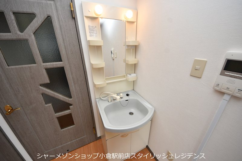ニューサンリバー6番館の洗面所