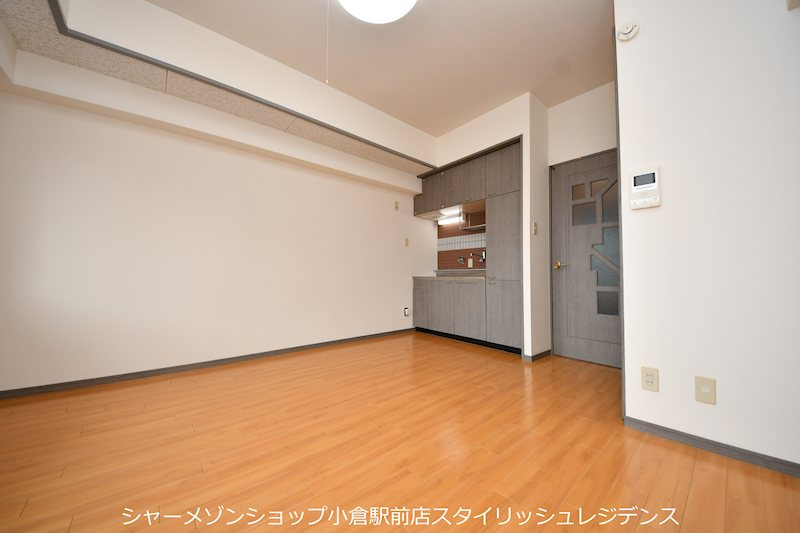 ニューサンリバー6番館の居間・リビング