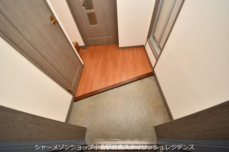 ニューサンリバー6番館の玄関