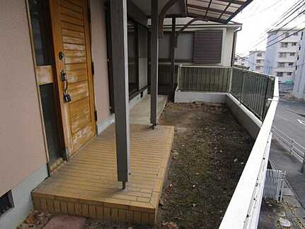 東区戸坂新町2丁目の玄関