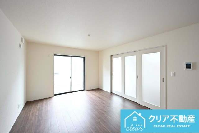 【居間・リビング】 | 第３富士見町時沢6号棟 | 続き間の洋室があり来客時には仕切れるのが嬉しいポイント♪