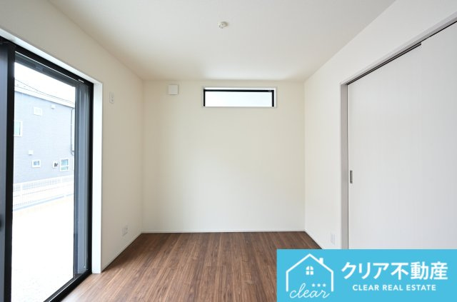 【洋室】 | 第３富士見町時沢6号棟 | こちらも南向きの大きな窓があるため明るく快適に過ごせます♪