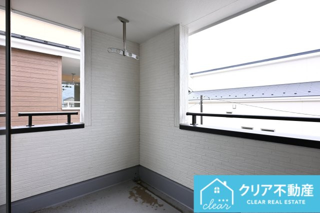 【バルコニー】 | 第３富士見町時沢6号棟 | 屋根付きのバルコニーは急な雨でも安心です♪