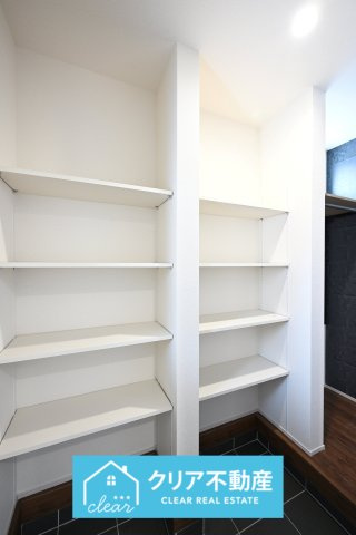 【収納】 | 第３富士見町時沢6号棟 | 大容量のジューズラック

大容量のシューズクロークは家族の靴がきれいに片付きます◎
