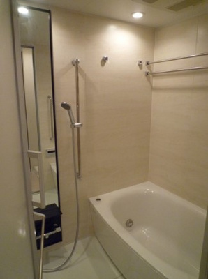 【浴室】 | パークハビオ渋谷本町レジデンス | 追い焚き機能、浴室乾燥機付きバス。