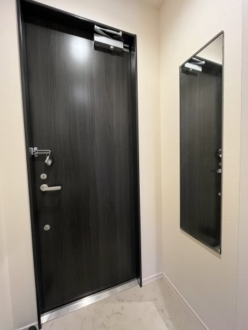 【玄関】 | MKS Villa | 玄関ライト人感センサー搭載で自動的に点灯します♪