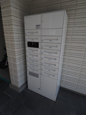 【設備】 | MKS Villa | 宅配ボックスがあるので留守でも宅配便が受け取れます♪