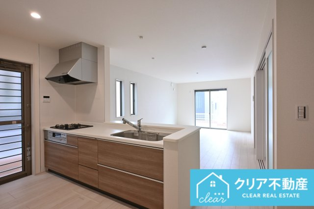 【居間・リビング】 | 第３富士見町時沢7号棟 | 南向きの大きな窓でキッチンまで明るいLDKです♪