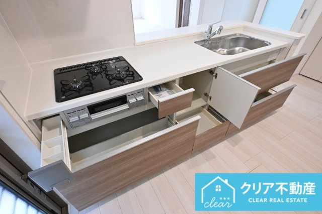 【キッチン】 | 第３富士見町時沢7号棟 | 収納も大容量！深いお鍋や食器もしっかり仕舞えます♪