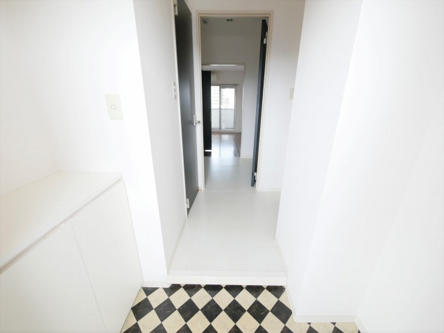 大阪市淀川区十三本町２丁目の賃貸マンションの玄関