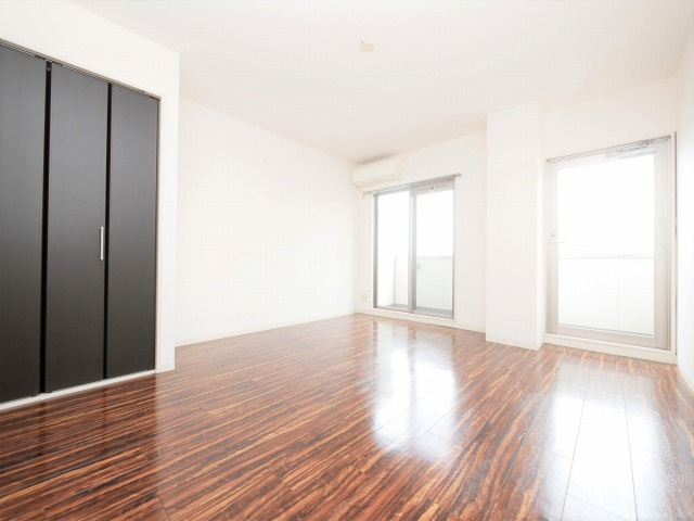 大阪市淀川区十三本町２丁目の賃貸マンションの居間・リビング