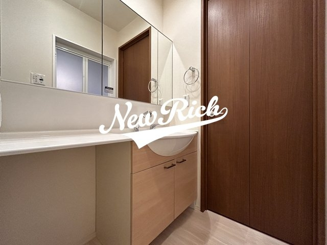 前橋市西片貝町３丁目のアパートの独立洗面台