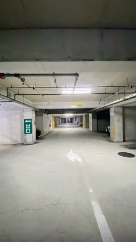 セルヴィオ４番館の駐車場