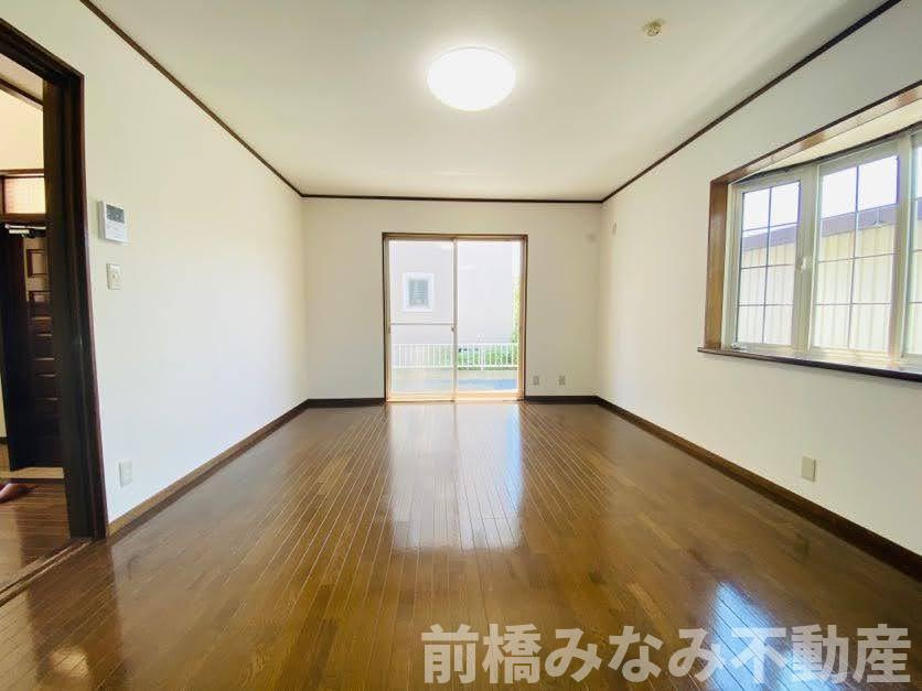 佐波郡玉村町大字五料　中古戸建　4ＬＤＫの居間・リビング