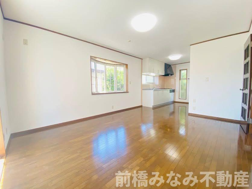 佐波郡玉村町大字五料　中古戸建　4ＬＤＫの居間・リビング