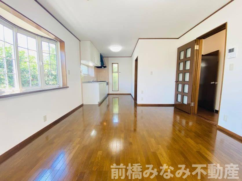 佐波郡玉村町大字五料　中古戸建　4ＬＤＫの居間・リビング