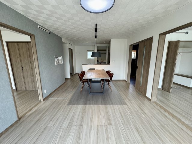 【Z空調】渋川市行幸田　限定1棟　新築建売の居間・リビング