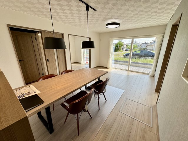 【Z空調】渋川市行幸田　限定1棟　新築建売の居間・リビング