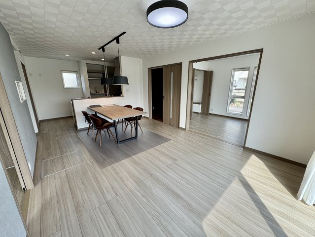 【Z空調】渋川市行幸田　限定1棟　新築建売の居間・リビング