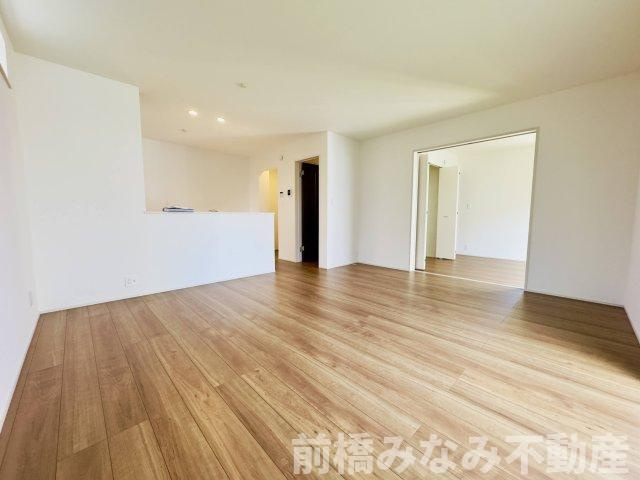 前橋市朝日町三丁目　限定1棟　ハートフルタウン　新築建売の居間・リビング|ゆったりとしたリビングです