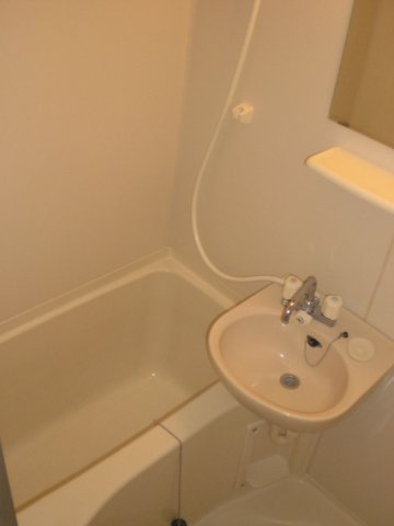 レオパレスＯＭＯＴＥⅢの浴室|現況優先