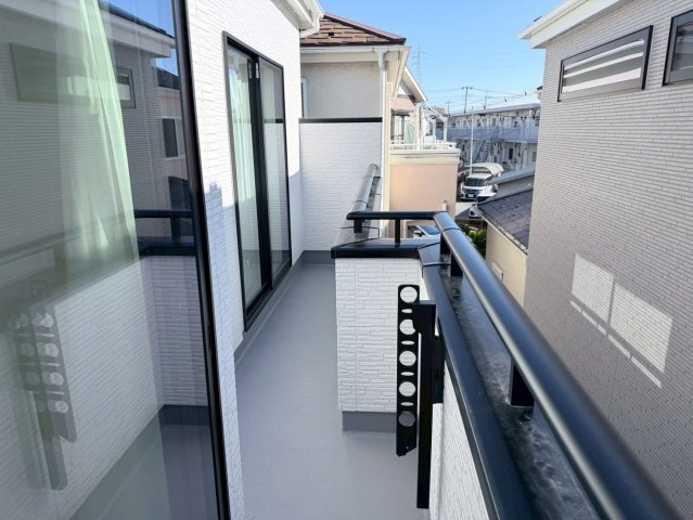川口市上青木　新築一戸建て　１号棟のバルコニー|外からの目が気にならないバルコニーで洗濯物が干せます