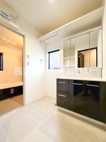 あきる野市野辺　新築戸建の独立洗面台|独立洗面台で身支度をすべて済ませてしまいましょう