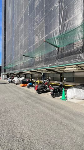 ネオコーポ桃谷の駐車場|バイク置き場