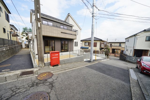 【横浜市瀬谷区相沢2丁目55-17新築戸建て】★仲介手数料無料★（相沢小学校・東野中学校）の前面道路含む現地写真