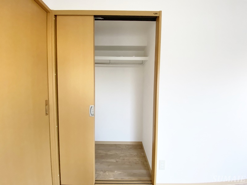 東京マンションの収納|洋室のクローゼットです☆