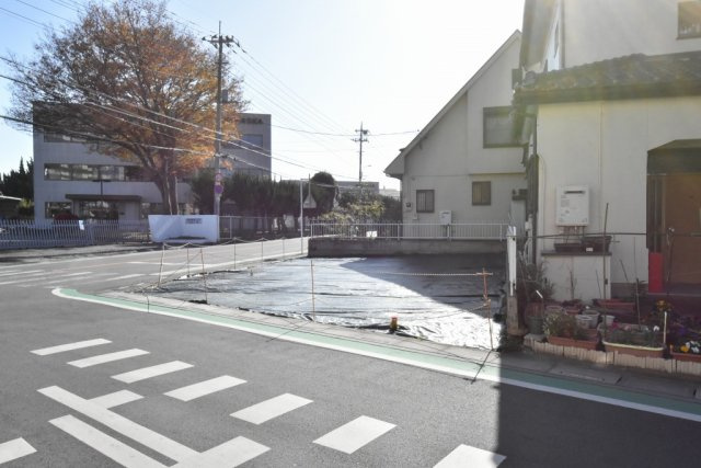 鴻巣市松原１丁目　売地の前面道路含む現地写真|北側より