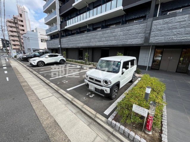 プレサンスNAGOYAシティオの駐車場