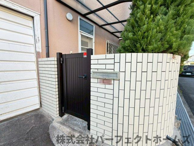 東香里2丁目戸建の玄関|落ち着いた玄関です