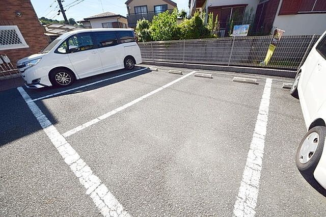 マリーク壱番館の駐車場