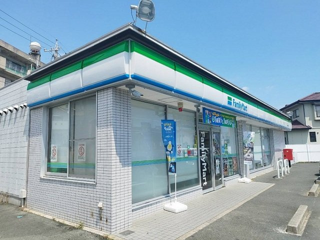 クリアネスの周辺|ファミリーマートまで200m