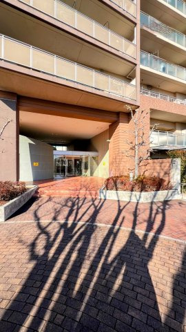 リバティパーク枚方F棟のエントランス