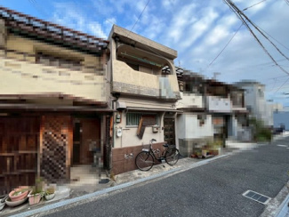 【外観】 | 浜寺船尾町西２丁　中古テラスハウス | 南海本線「諏訪ノ森」駅まで徒歩１５分！阪堺電気軌道阪堺線「船尾」駅まで徒歩１１分！ＪＲ阪和線「津久野」駅まで徒歩２０分！３沿線利用可能！毎日の通勤や通学に便利です♪