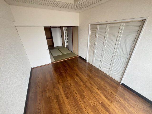 奈良パークハイツの洋室