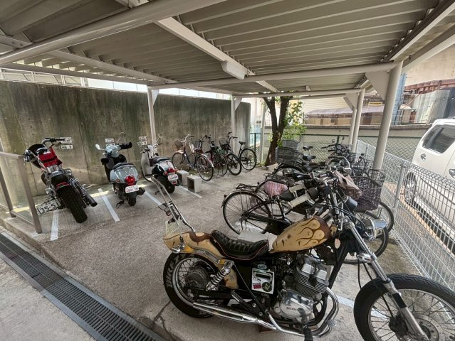 奈良パークハイツの駐車場