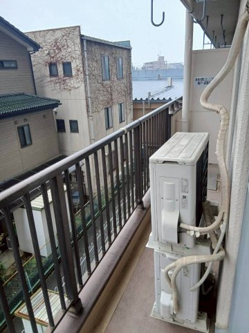 東松山マンションのバルコニー|暖かな日差しのふりそそぐバルコニー