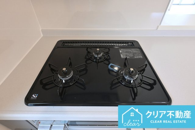【キッチン】 | 第３富士見町時沢9号棟★太陽光パネル付き★ | ３口コンロで料理も時短に♪