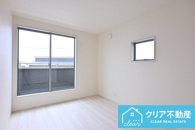 【洋室】 | 第３富士見町時沢9号棟★太陽光パネル付き★ | バルコニー付きの居室はとっても明るく気持ちいい♪