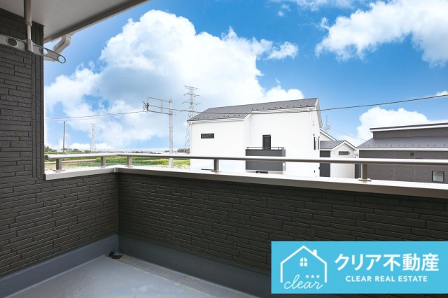 【バルコニー】 | 第３富士見町時沢9号棟★太陽光パネル付き★ | 屋根付きのバルコニーは急な雨でも安心です♪