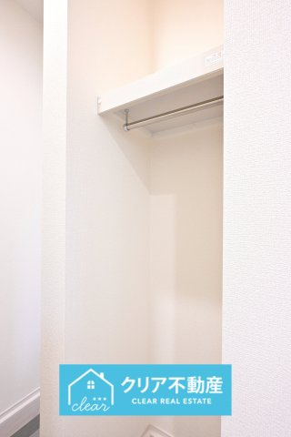 【収納】 | 9/7値下げ！第３富士見町時沢9号棟★太陽光パネル付き★ | 冬場はコートをかけてお出かけ時に玄関でサッと羽織るだけ！